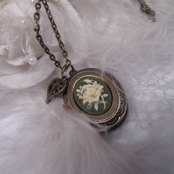 - Bronze Memorial Antique Rose Green locket Photo - Picture 4 of 9